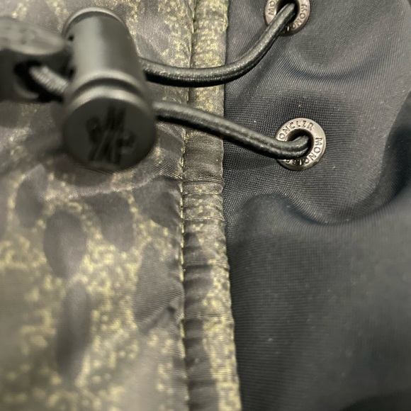 Moncler Rare Obert Giubbotto Jacket in Leopard Sz 2 - Picture 11 of 16